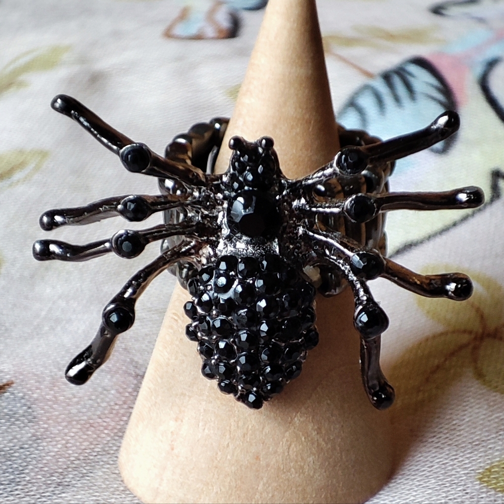 Gothic Black Rhinestone Gunmetal Stretch Spider Ring NEW Bug Insect Halloween